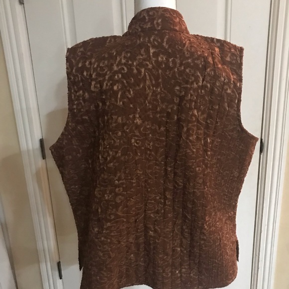 Vest - Picture 2 of 8